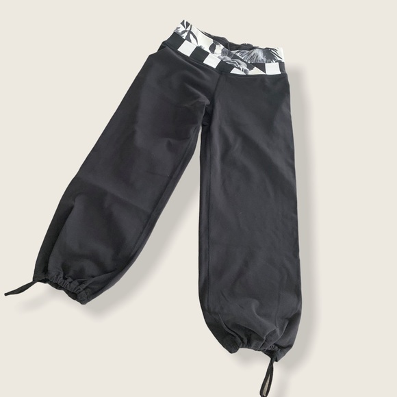 Lululemon Yoga pants - Picture 3 of 3